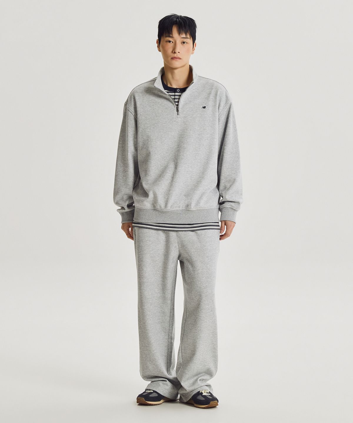 뉴발란스(NEW BALANCE) NBNCG41813 / UNI 에센셜 클래식 반집업 맨투맨 (M/GRAY)