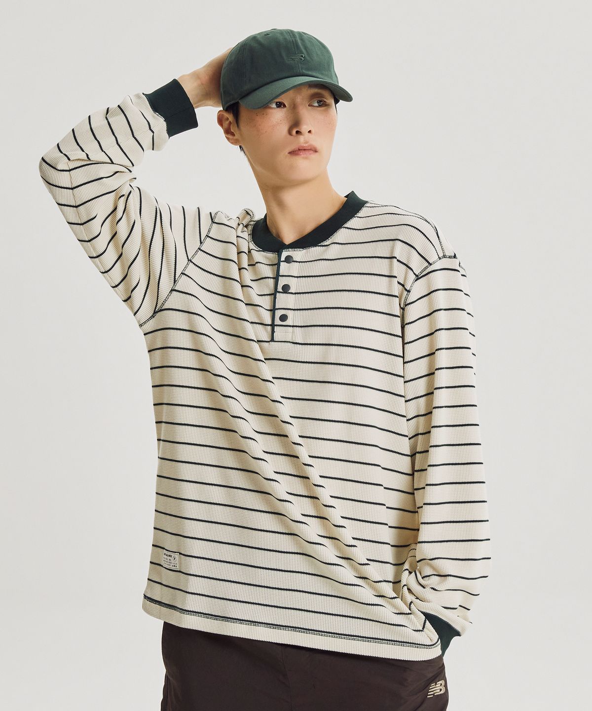 뉴발란스(NEW BALANCE) NBNDG31863 / UNI 모닝레이브 와플 헨리넥 긴팔티 (IVORY)
