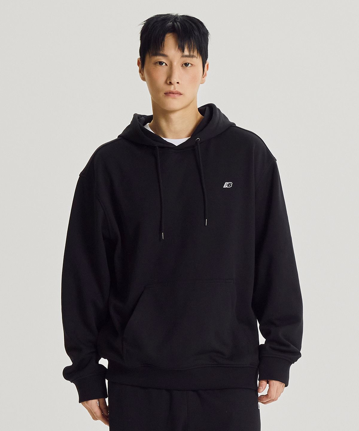 뉴발란스(NEW BALANCE) NBN0G41803 / UNI 에센셜 클래식 후드티 (BLACK)