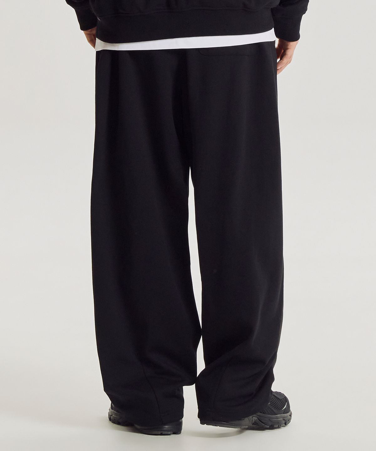뉴발란스(NEW BALANCE) NBMLG41833 / UNI 에센셜 클래식 사이드턱 오버와이드 팬츠 (BLACK)
