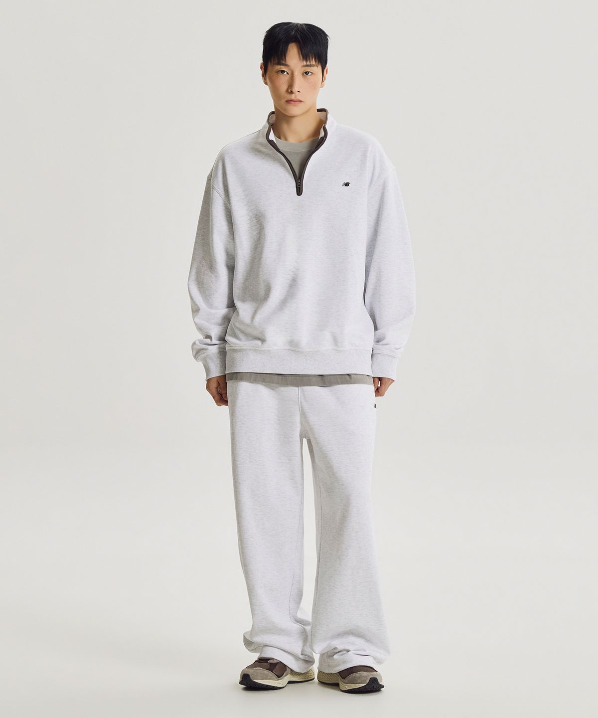 뉴발란스(NEW BALANCE) NBMLG41823 / UNI 에센셜 클래식 와이드 팬츠 (A/GRAY)