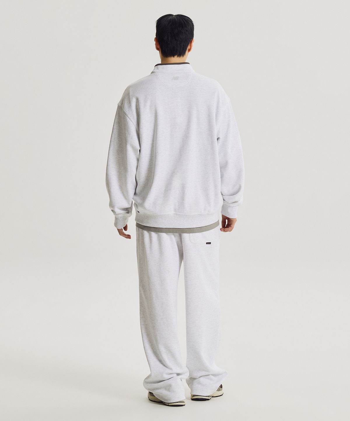 뉴발란스(NEW BALANCE) NBMLG41823 / UNI 에센셜 클래식 와이드 팬츠 (A/GRAY)