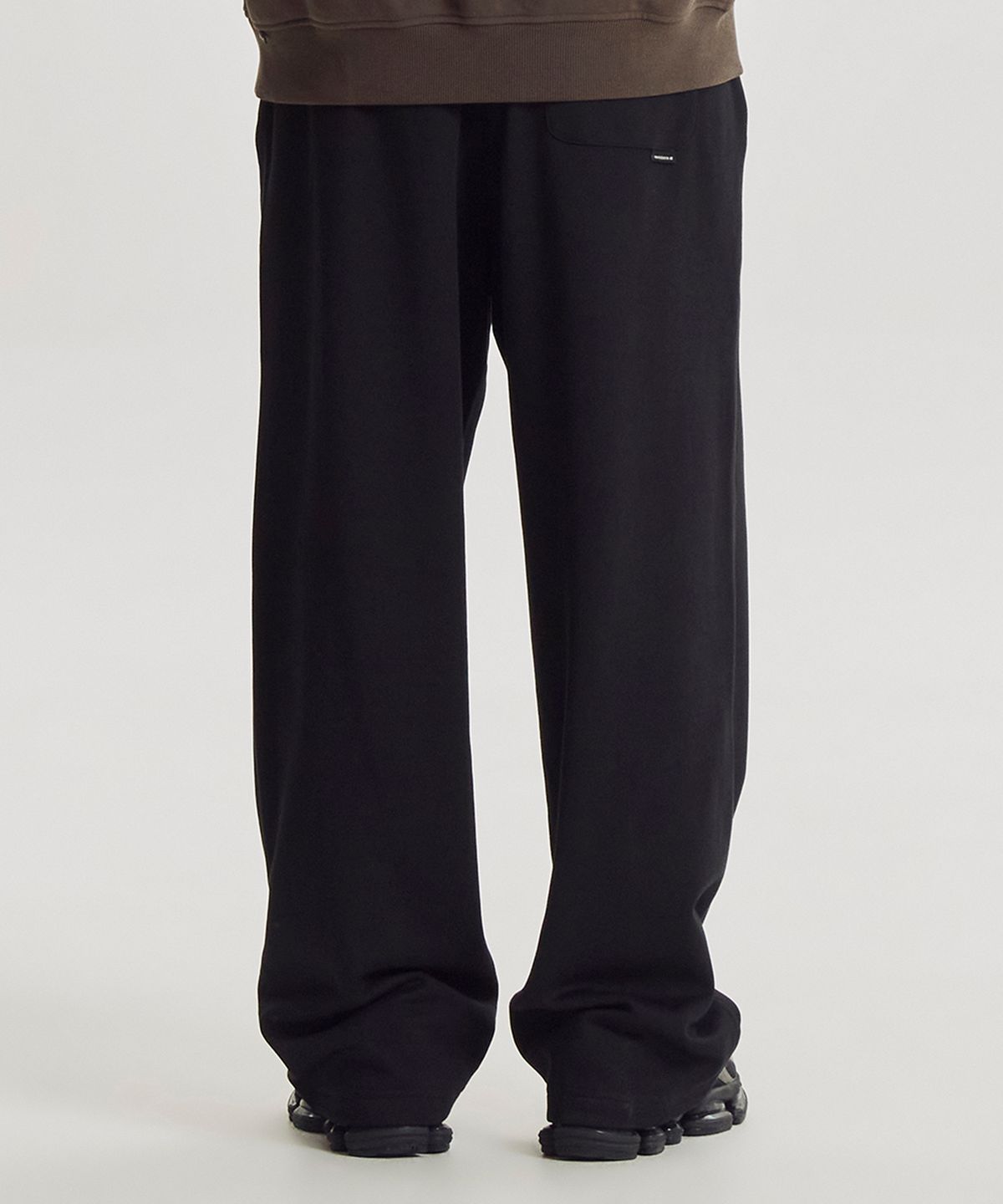뉴발란스(NEW BALANCE) NBMLG41823 / UNI 에센셜 클래식 와이드 팬츠 (BLACK)