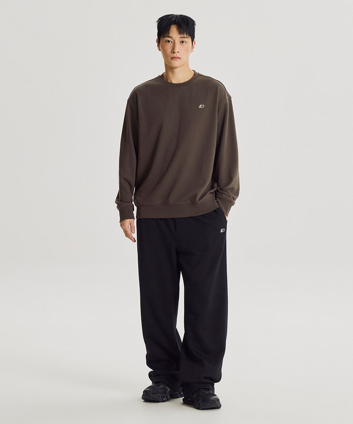 뉴발란스(NEW BALANCE) NBMLG41823 / UNI 에센셜 클래식 와이드 팬츠 (BLACK)