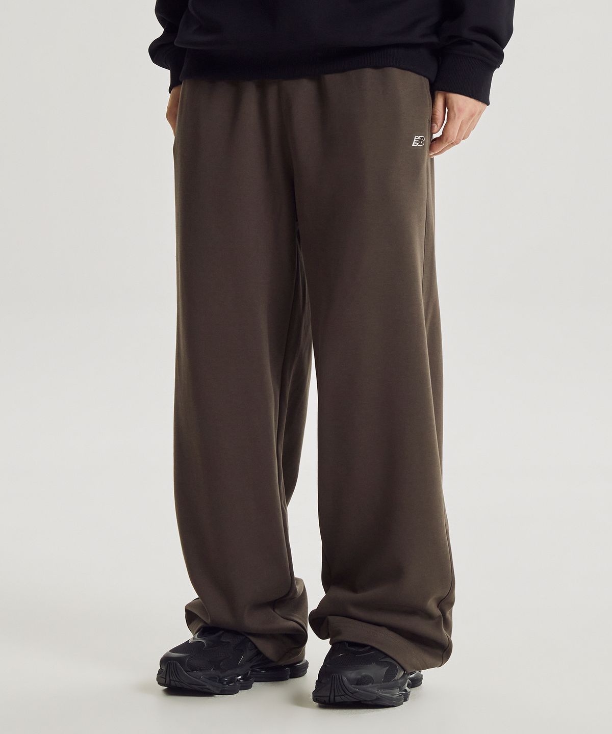 뉴발란스(NEW BALANCE) NBMLG41823 / UNI 에센셜 클래식 와이드 팬츠 (COCOA)