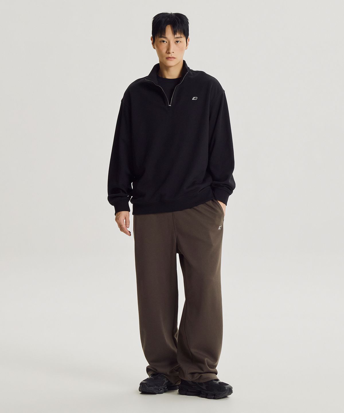 뉴발란스(NEW BALANCE) NBMLG41823 / UNI 에센셜 클래식 와이드 팬츠 (COCOA)