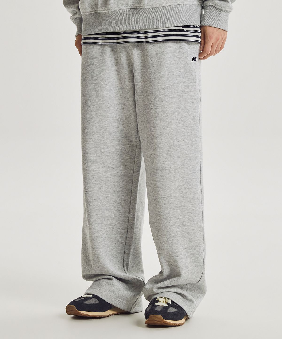 뉴발란스(NEW BALANCE) NBMLG41823 / UNI 에센셜 클래식 와이드 팬츠 (M/GRAY)