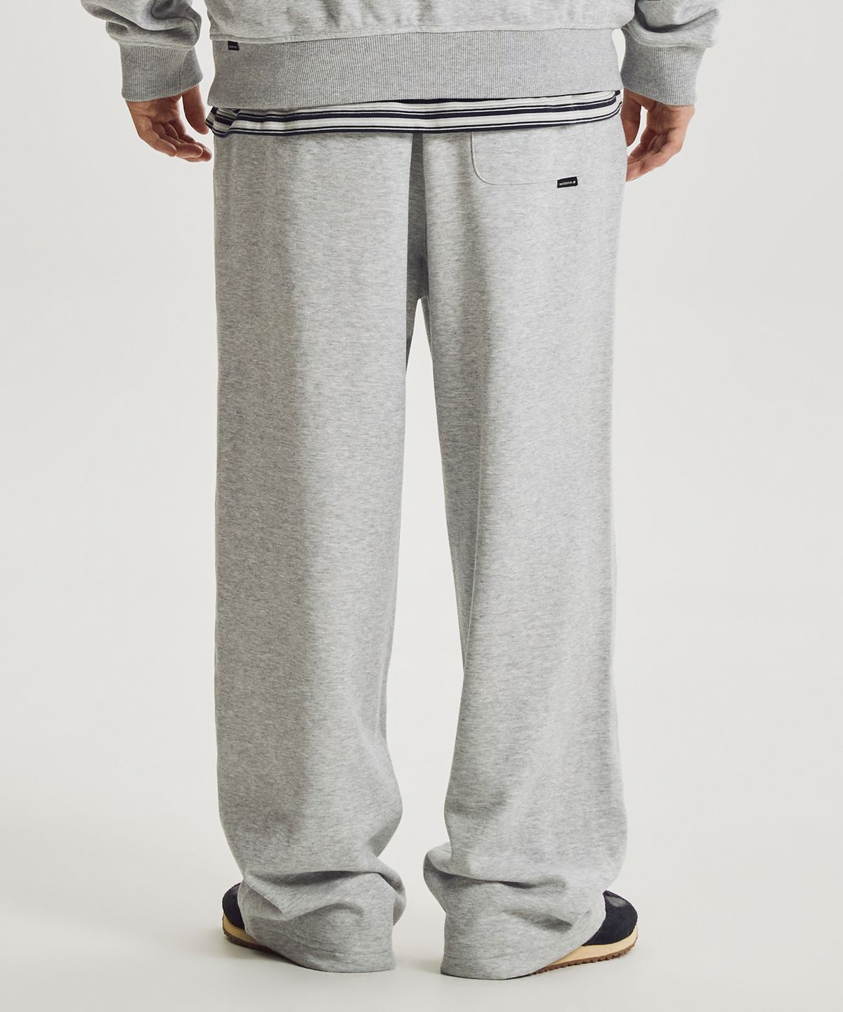뉴발란스(NEW BALANCE) NBMLG41823 / UNI 에센셜 클래식 와이드 팬츠 (M/GRAY)