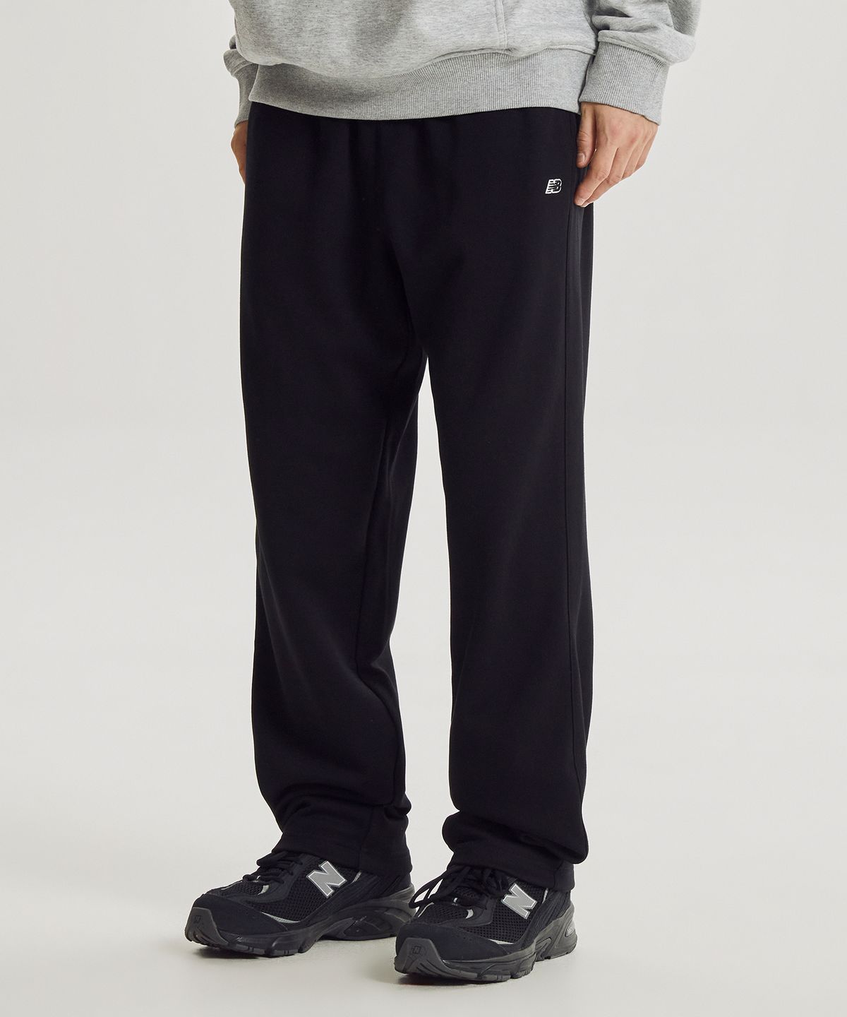 뉴발란스(NEW BALANCE) NBMLG41813 / UNI 에센셜 클래식 스트레이트 팬츠 (BLACK)
