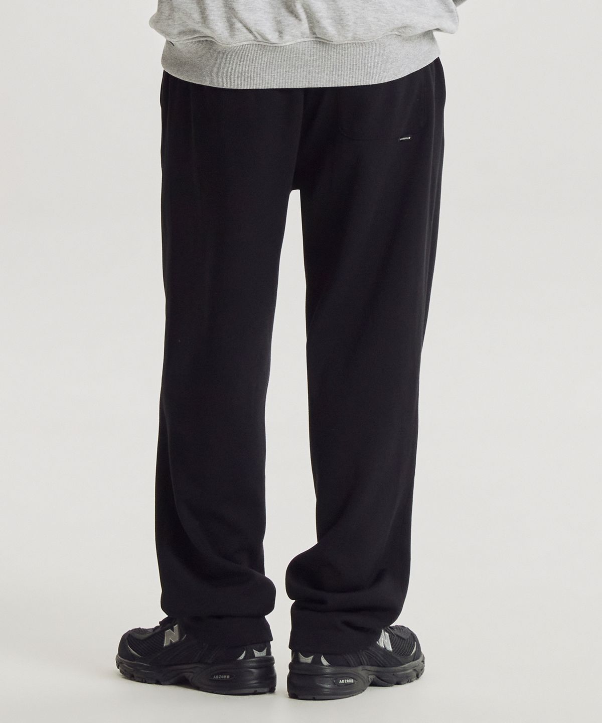 뉴발란스(NEW BALANCE) NBMLG41813 / UNI 에센셜 클래식 스트레이트 팬츠 (BLACK)