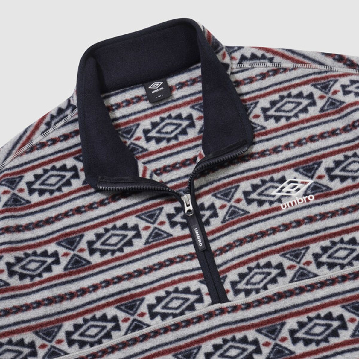 엄브로(UMBRO) 알파플리스 스탠넥 하프집업 그레이 UR423CFSN1