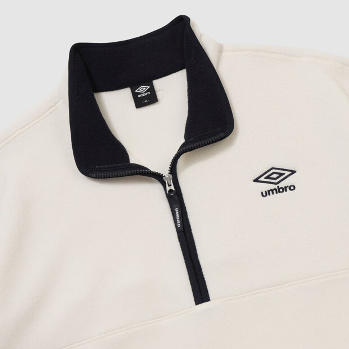 엄브로(UMBRO) 알파플리스 스탠넥 하프집업 아이보리 UR423CFSN1