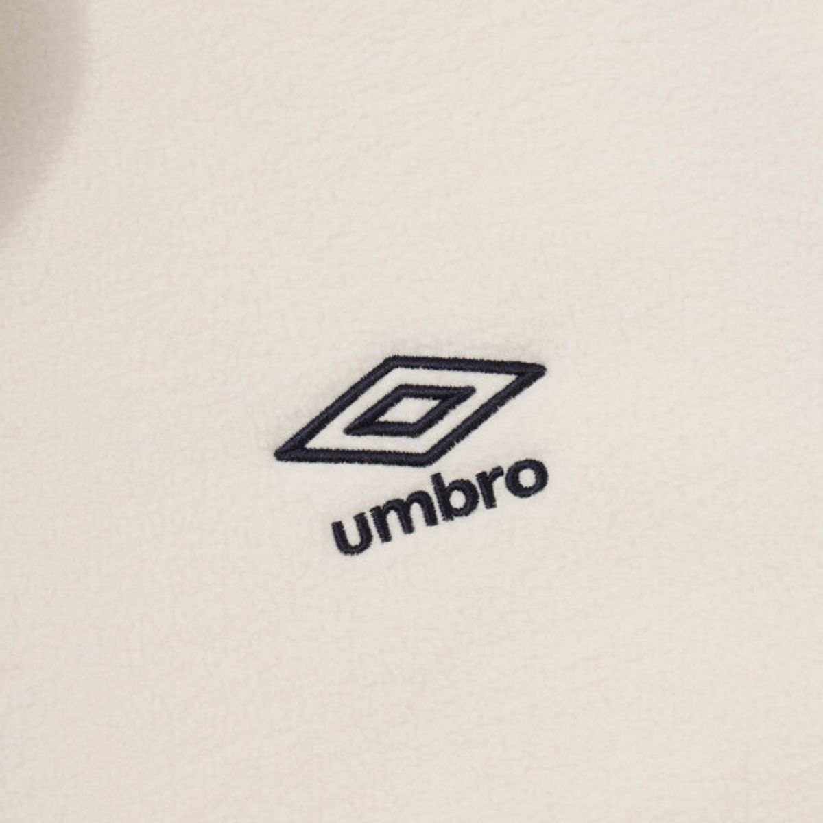 엄브로(UMBRO) 알파플리스 스탠넥 하프집업 아이보리 UR423CFSN1