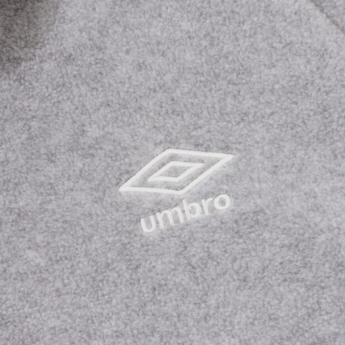 엄브로(UMBRO) 알파플리스 스탠넥 하프집업 라이트 그레이 UR423CFSN1
