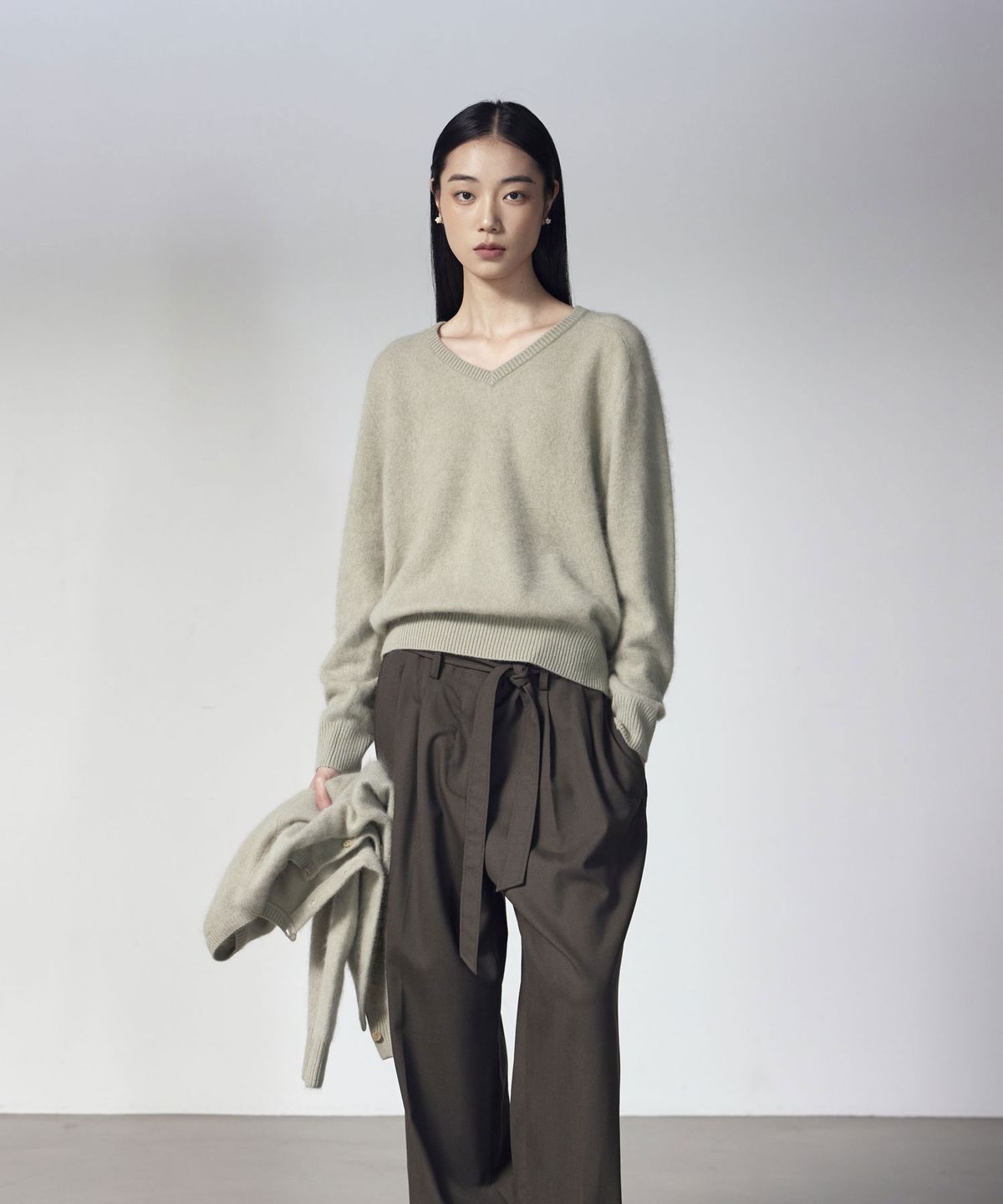 더니트컴퍼니(THEKNITCOMPANY) (우먼) 브러시드 울 캐시미어 브이넥 스웨터 6color