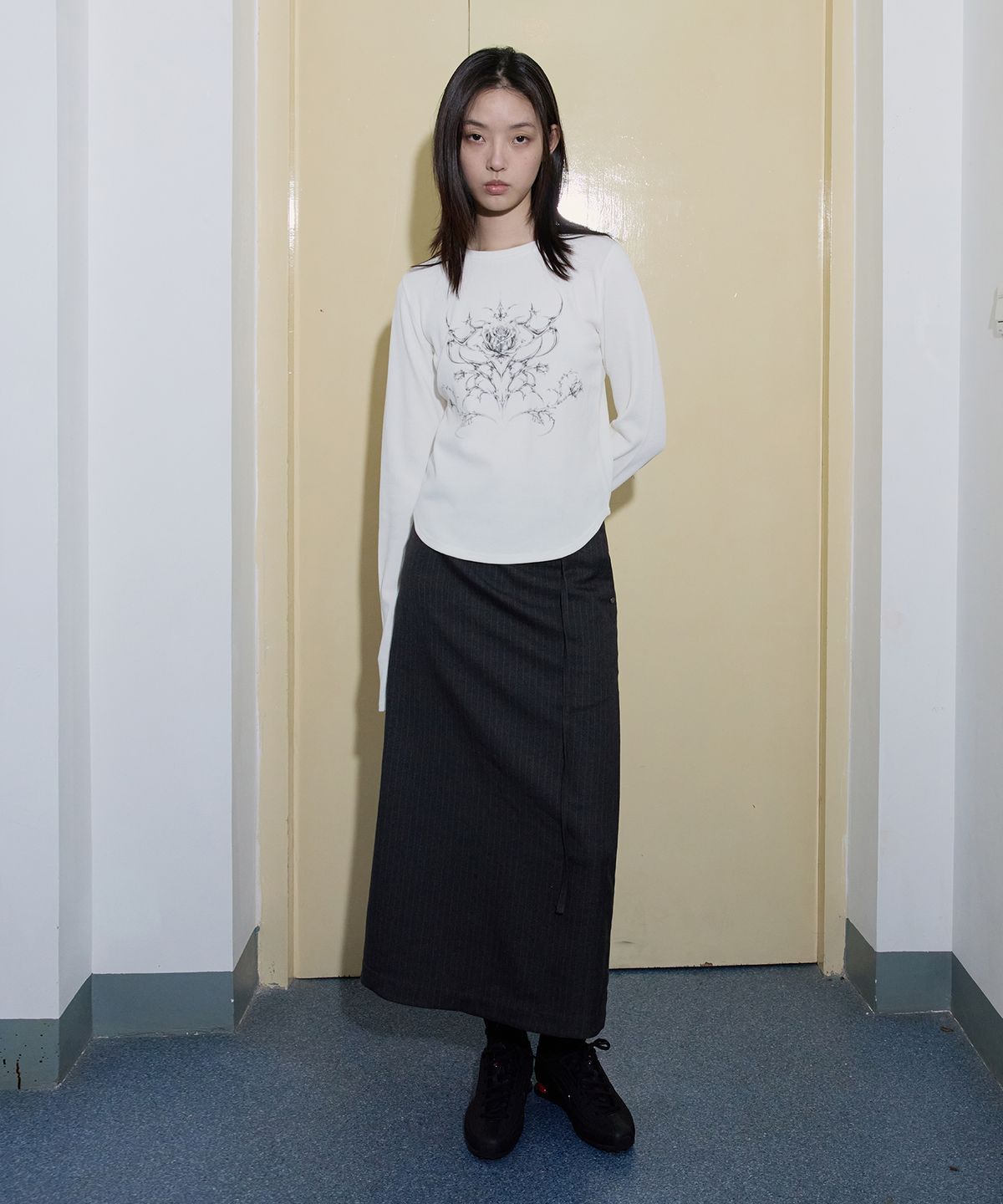 이프소마그넷(IFSO MAGNET) Rose Waffle-print T-Shirt - WHITE