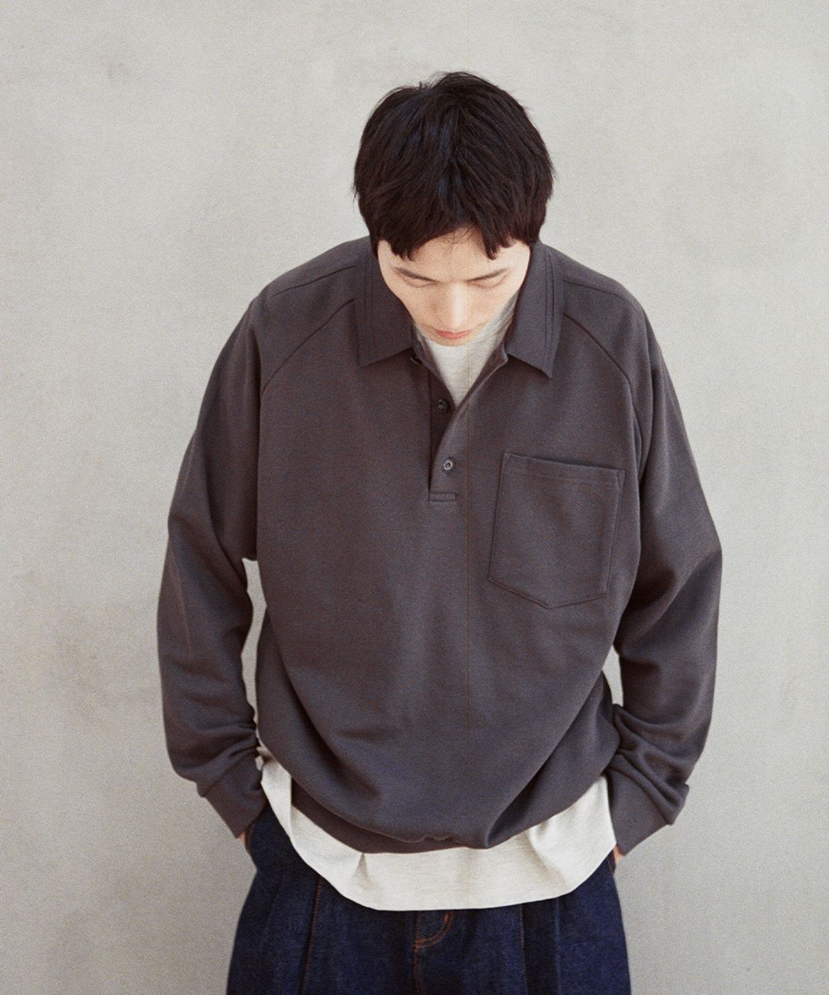 홀리선(HORLISUN) Sugarpine Raglan Collar Sweatshirt Charcoal