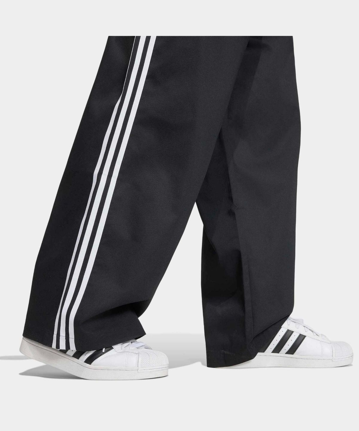 아디다스(ADIDAS) 아디컬러 SST 코튼 트윌 팬츠 - 블랙 / KR1387