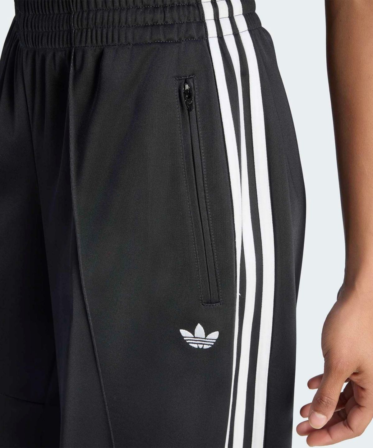 아디다스(ADIDAS) 파이어버드 배럴 팬츠 - 블랙 / LF1057