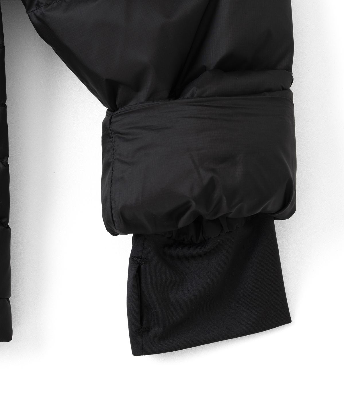 더콜디스트모먼트(THECOLDESTMOMENT) TCM slice fingerhole down jacket (black)