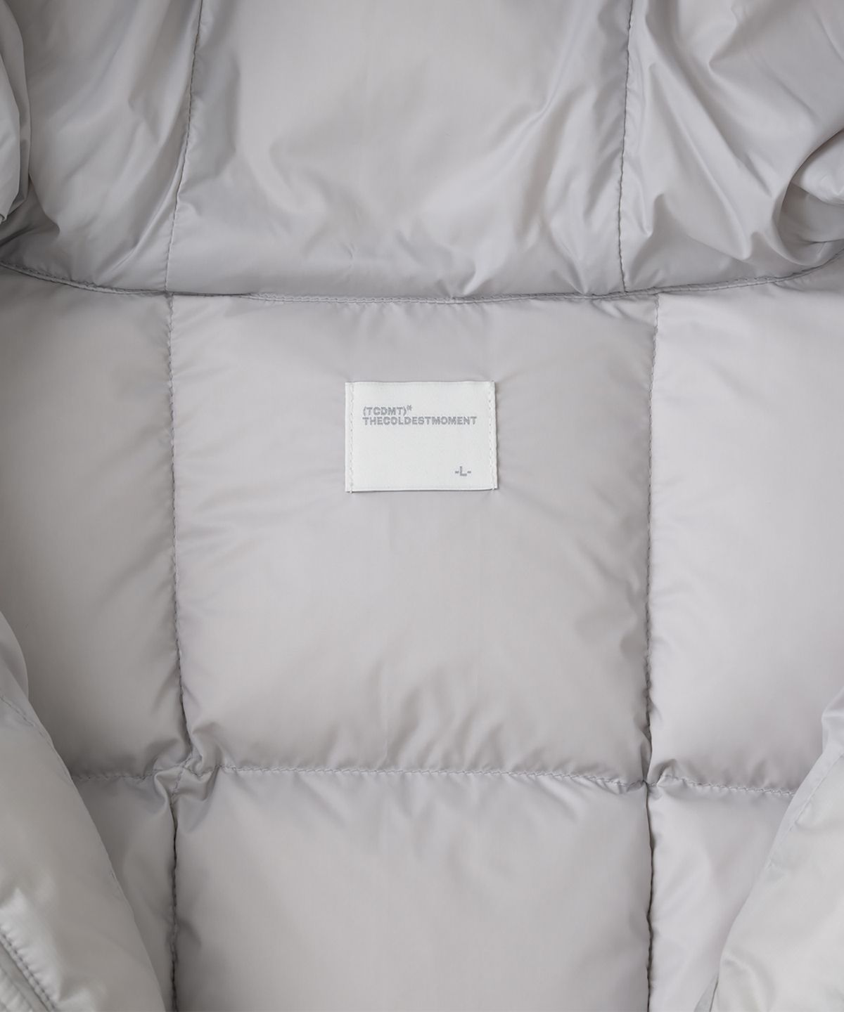 더콜디스트모먼트(THECOLDESTMOMENT) TCM grid quilted heavy padding (grey beige)