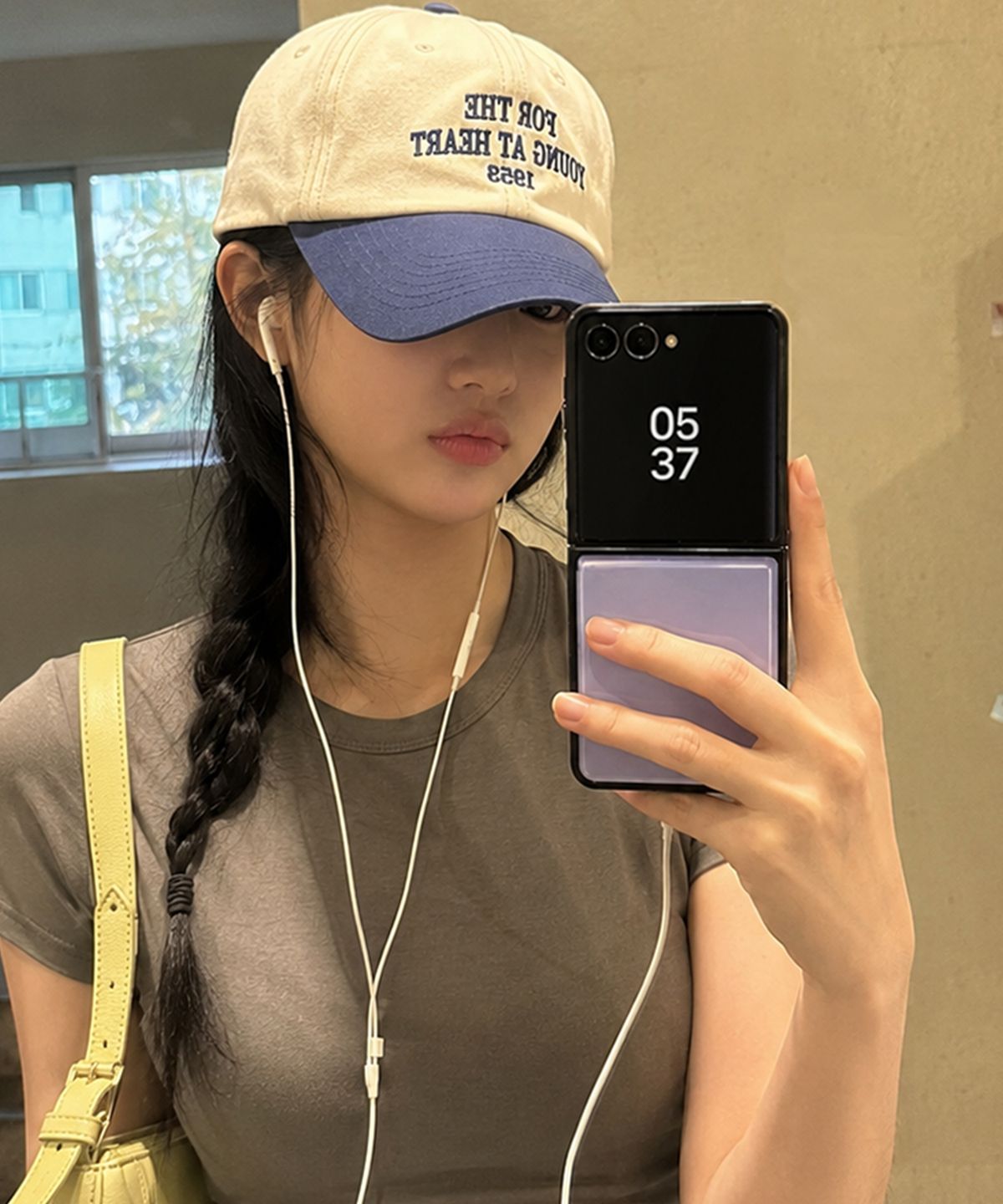 오누(ONU) [4COLOR/Z플립8/7] 이클립스 그라데이션 디자인 블랙 에폭시케이스