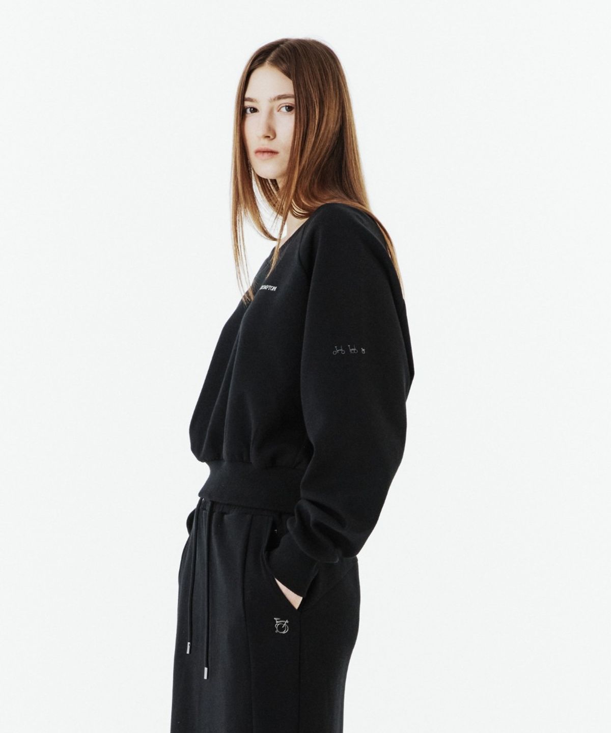 브롬톤 런던(BROMPTON LONDON) W V-NECK SWEATSHIRT - BLACK (P263WSW161)