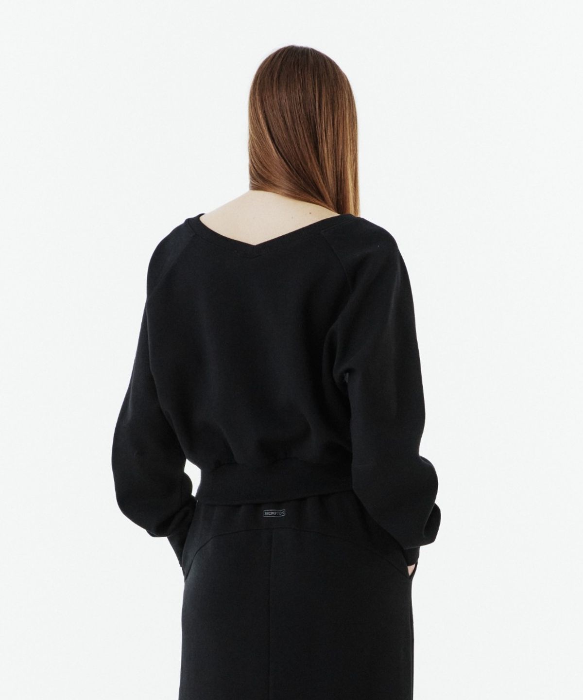 브롬톤 런던(BROMPTON LONDON) W V-NECK SWEATSHIRT - BLACK (P263WSW161)