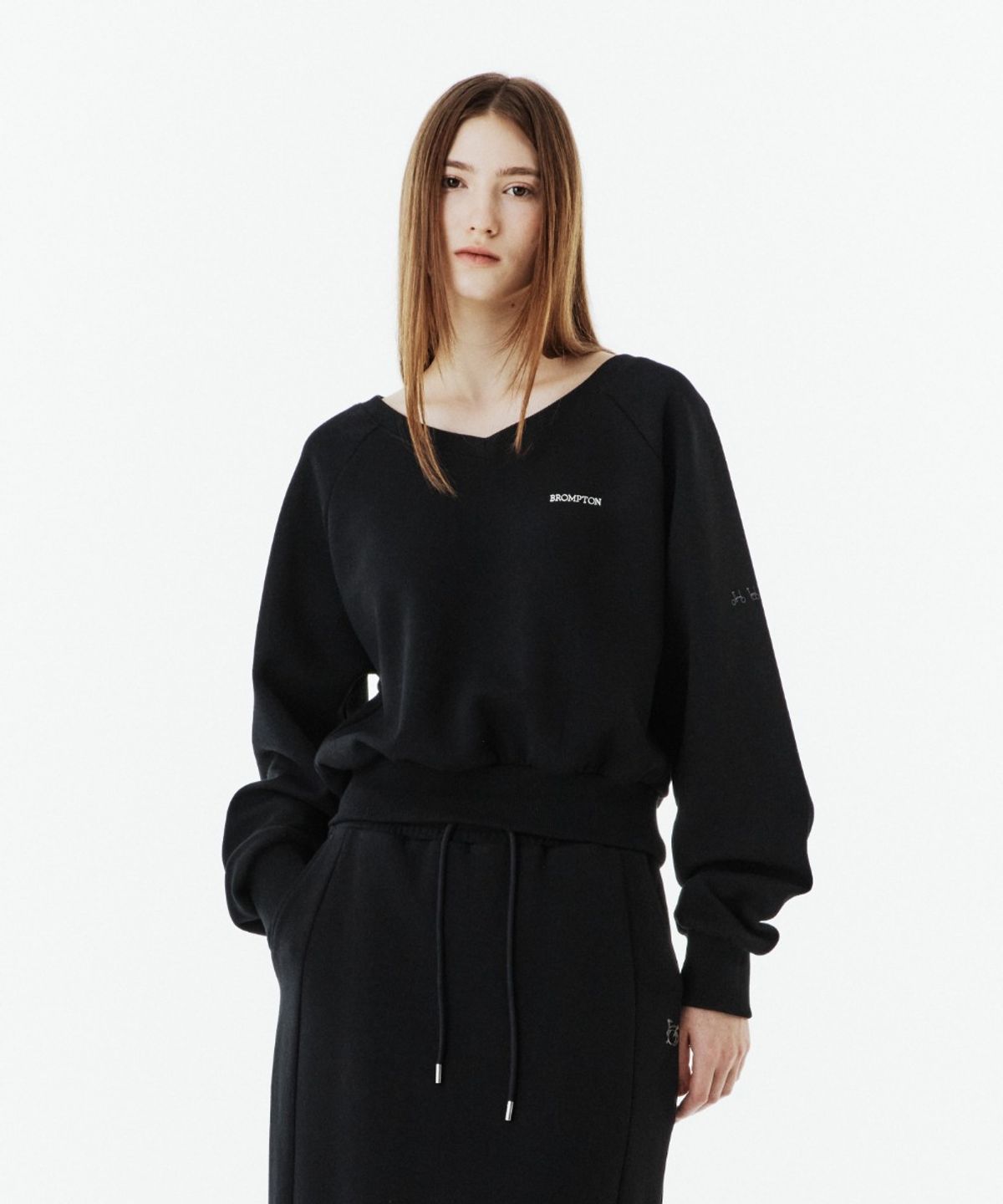 브롬톤 런던(BROMPTON LONDON) W V-NECK SWEATSHIRT - BLACK (P263WSW161)