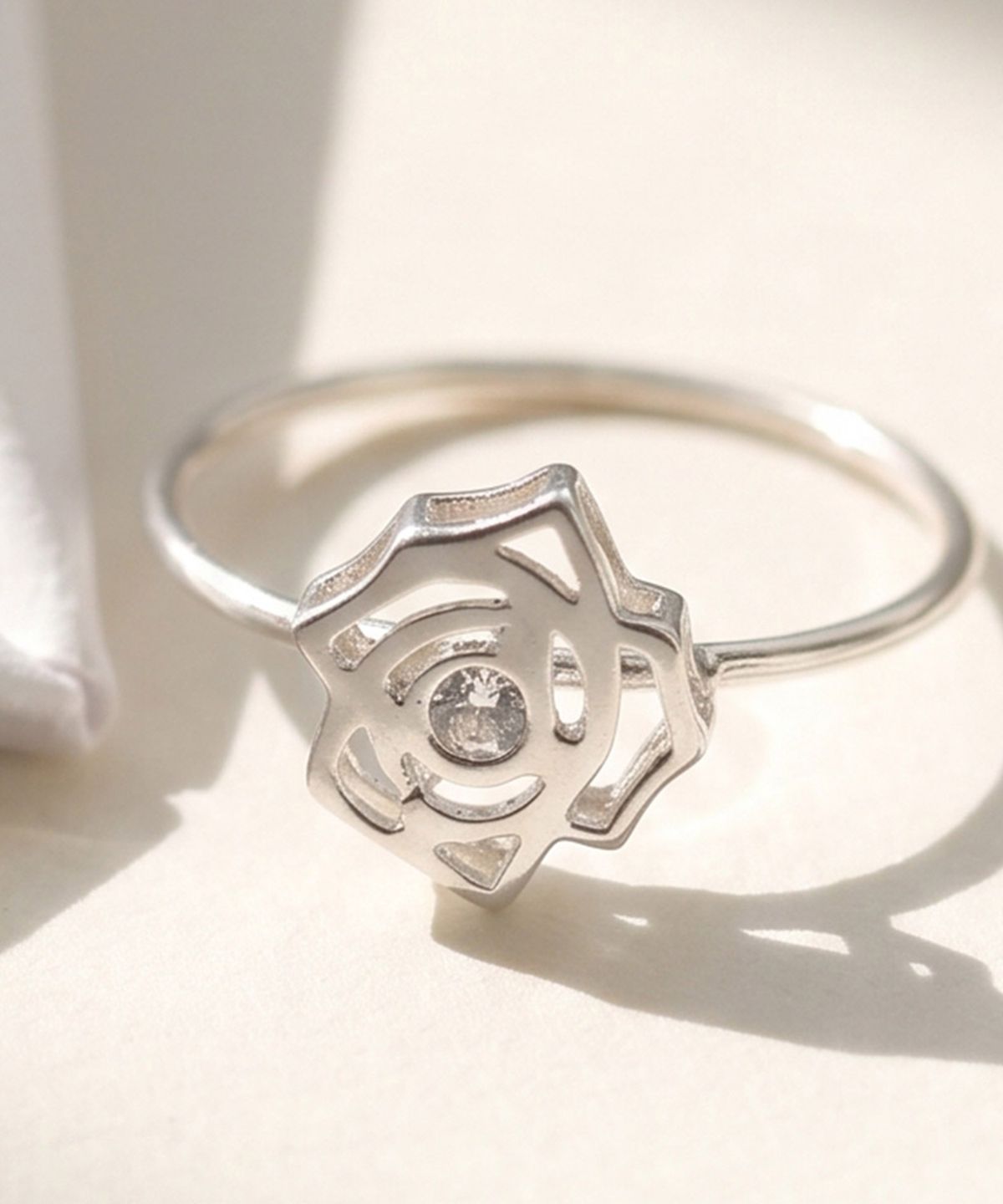 엘렌쥬얼리(HELENE JEWELRY) 실버 925 Silver 레이카 플라워 미스 링 은 실 반지