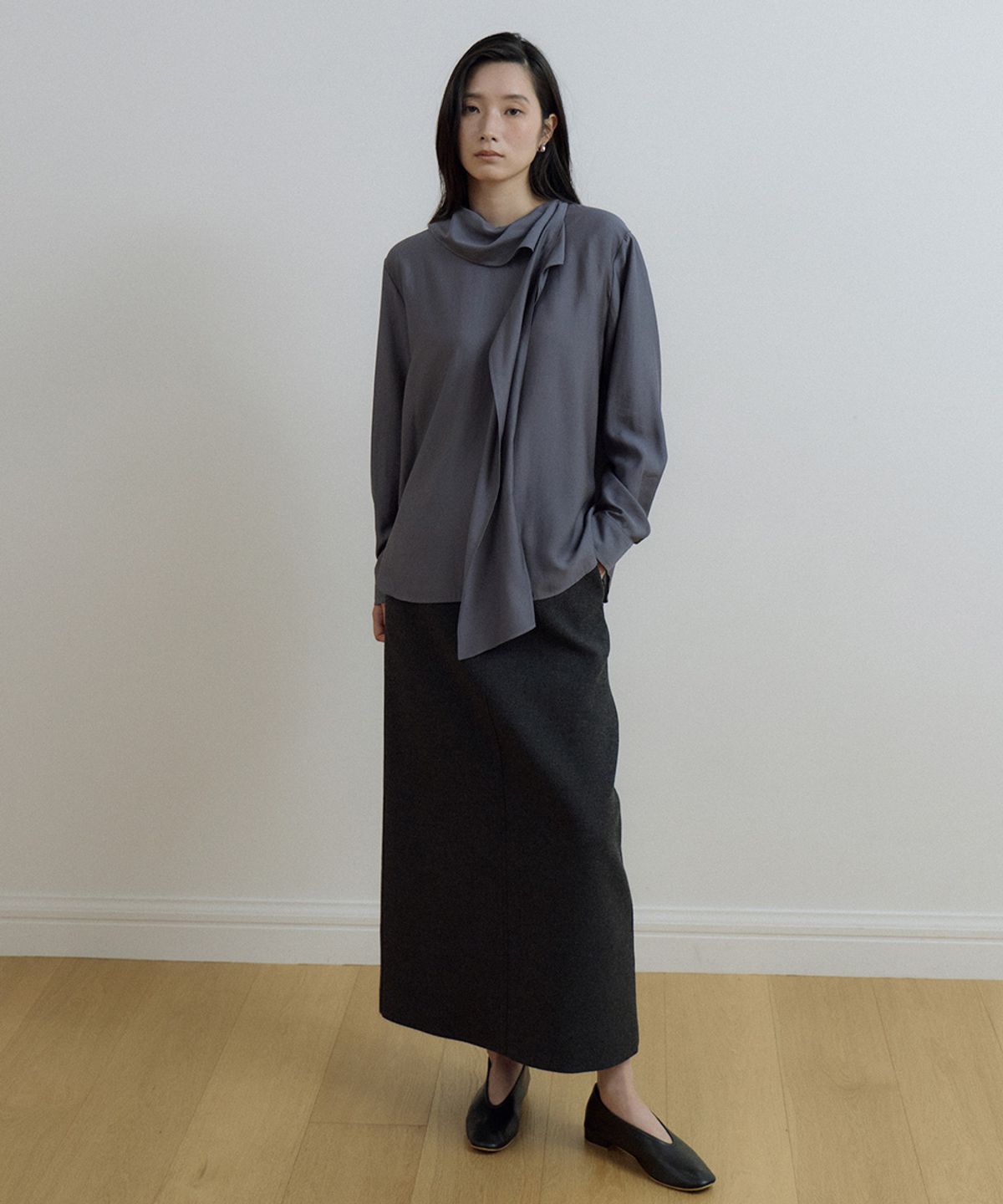 링서울(LINGSEOUL) draped tie blouse-charcoal