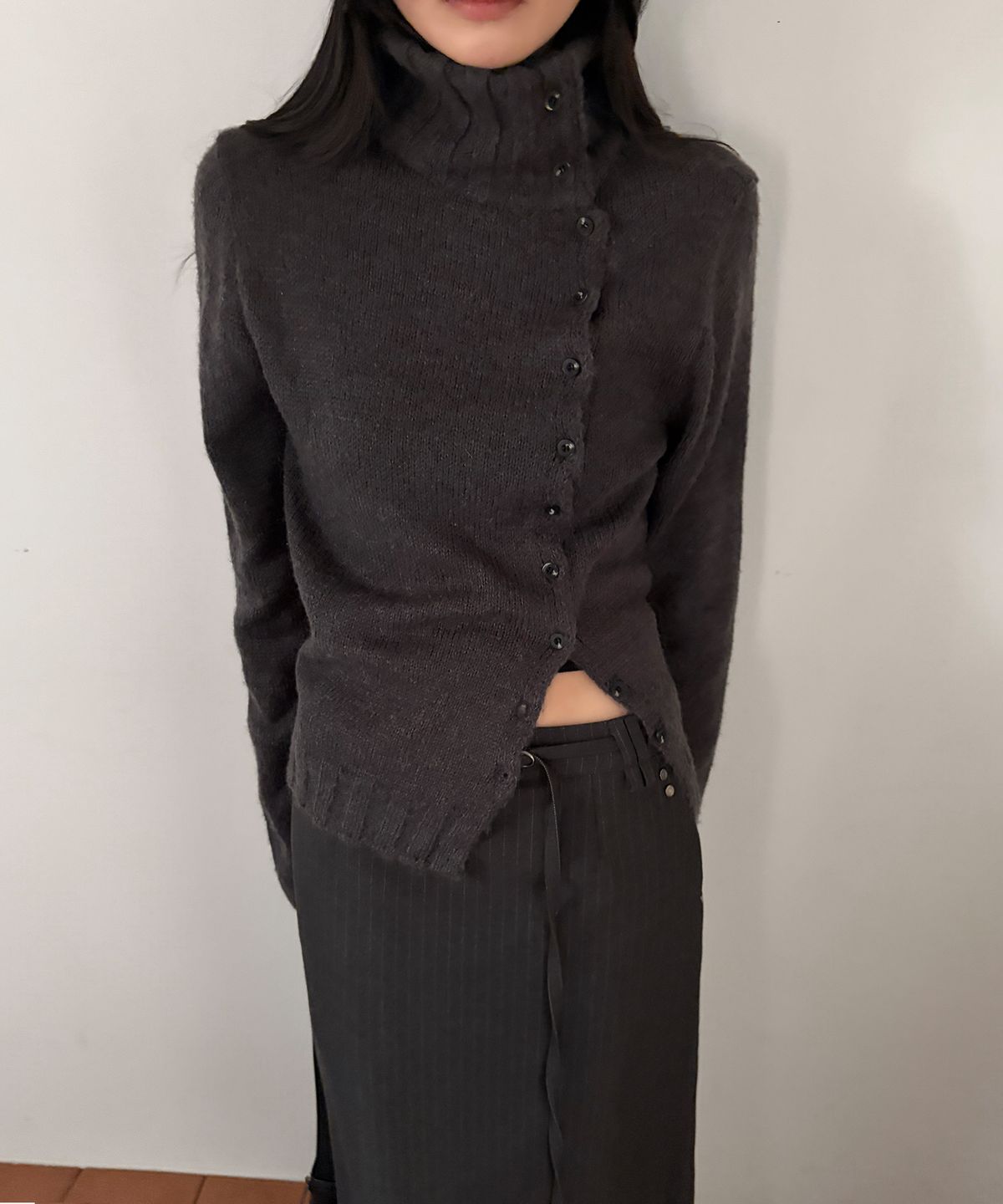 이프소마그넷(IFSO MAGNET) Button High-neck Cardigan - CHARCOAL