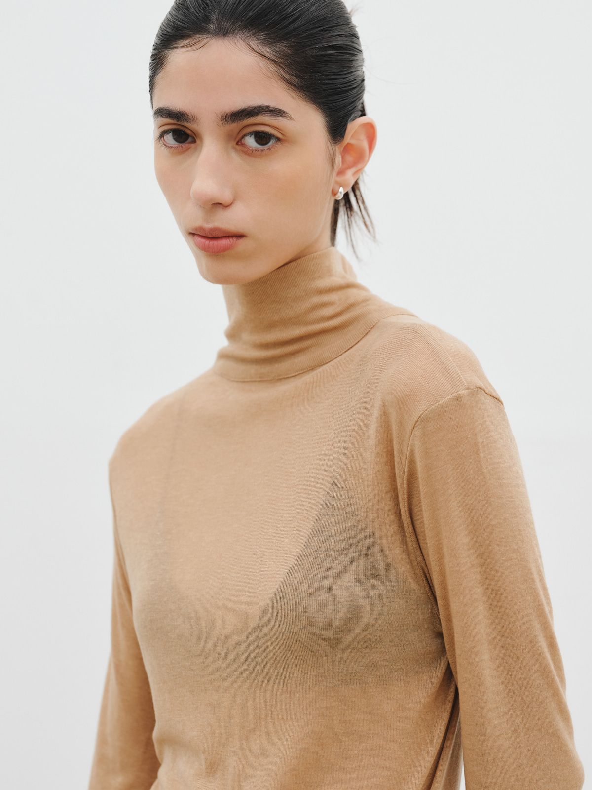 리플레인(REPLAIN) BUTTON-DOWN TURTLENECK TOP_CAMEL