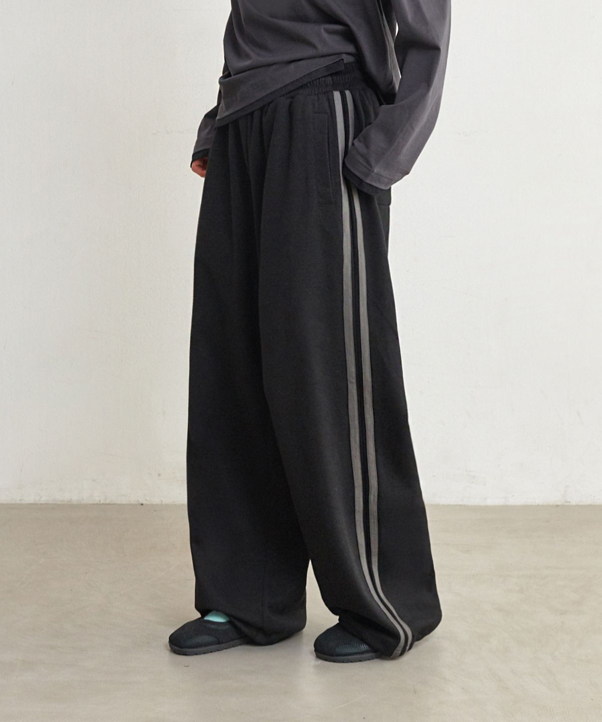 굿라이프웍스(GLW) [unisex] 사이드 라인 트랙 팬츠 블랙