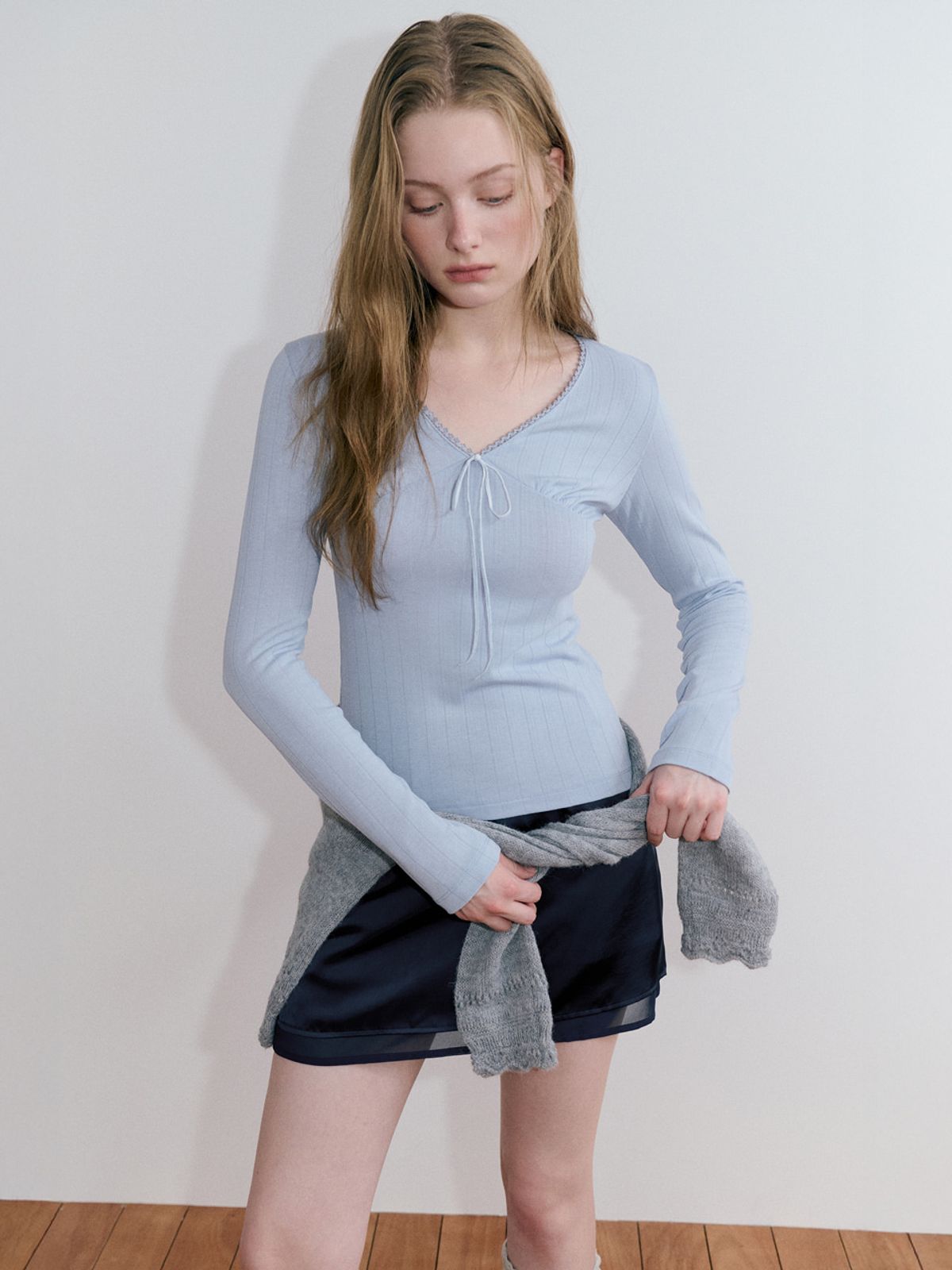 에트몽(ETMON) Lace V-Neck Ribbon T-Shirt, Light Blue
