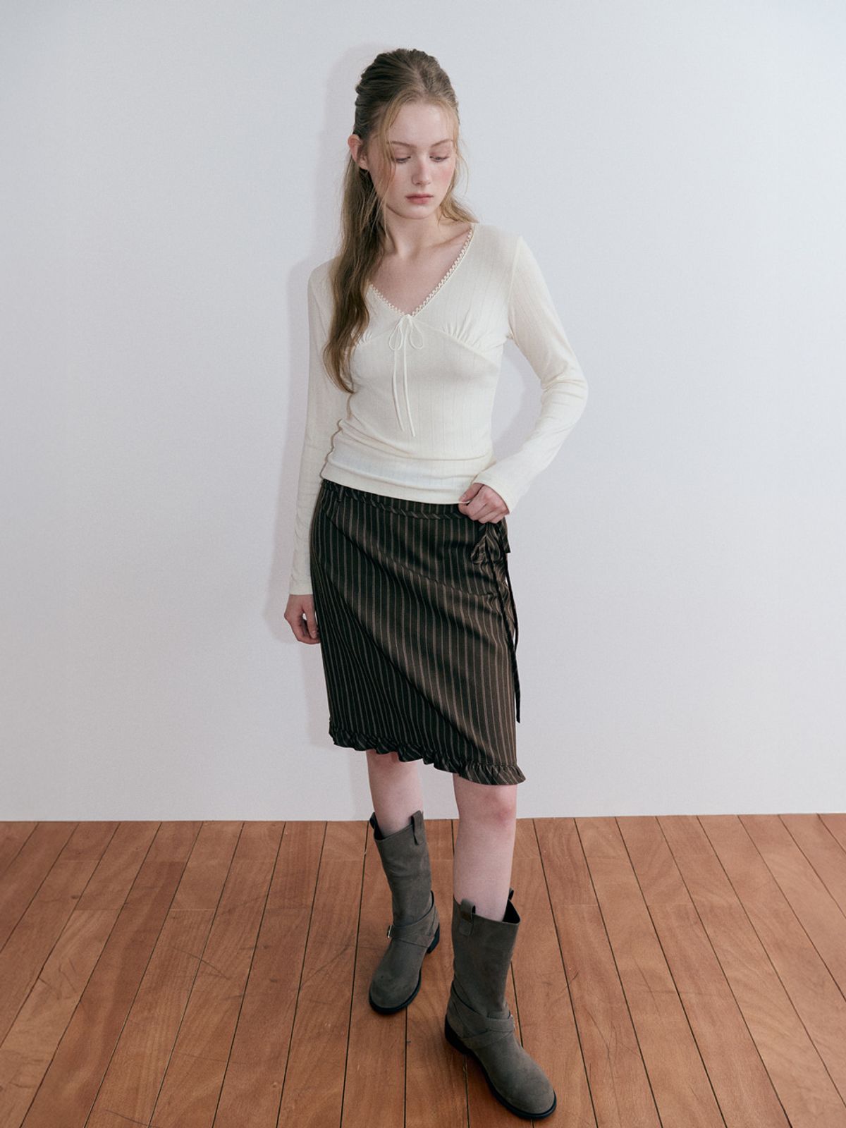 에트몽(ETMON) Lace V-Neck Ribbon T-Shirt, Cream