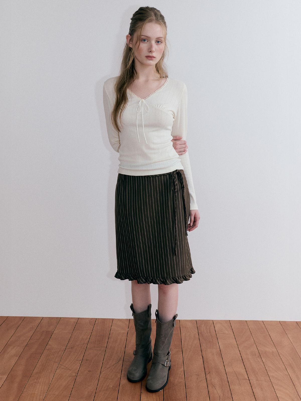 에트몽(ETMON) Lace V-Neck Ribbon T-Shirt, Cream