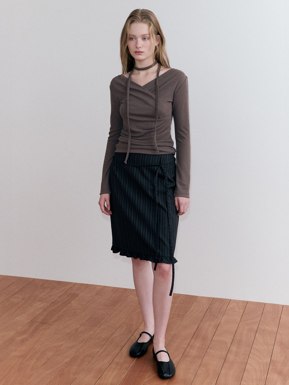 에트몽(ETMON) Wrap Pintuck Scarf T-Shirt, Brown