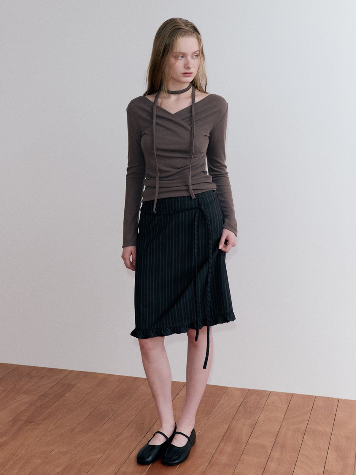 에트몽(ETMON) Wrap Pintuck Scarf T-Shirt, Brown