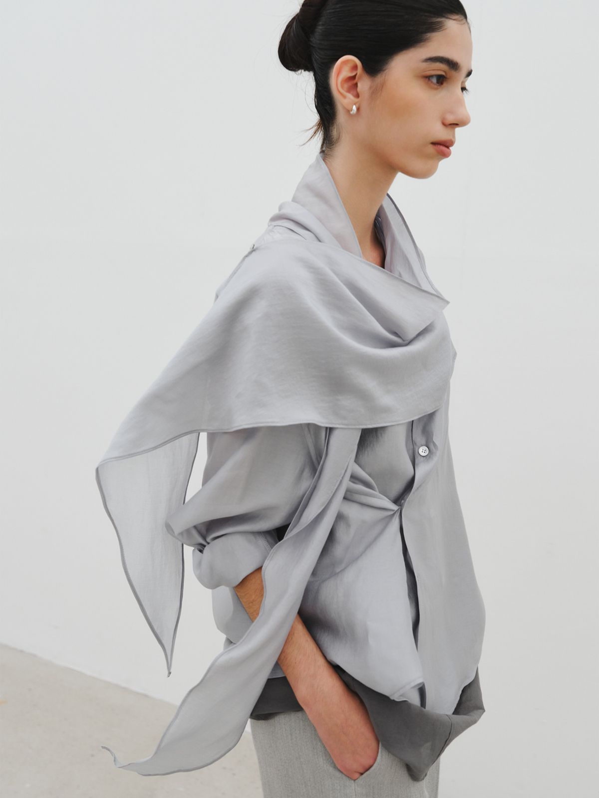 리플레인(REPLAIN) SCARF TIE BLOUSE_SMOKE BLUE