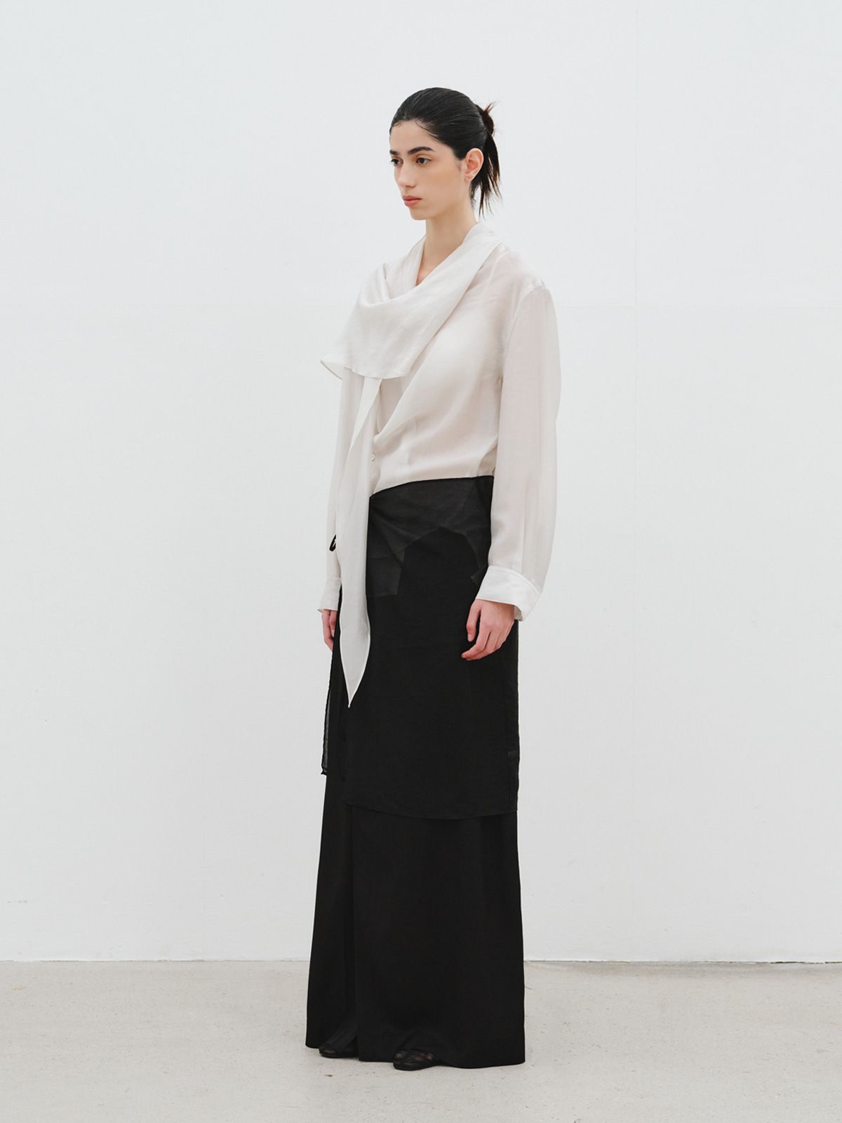 리플레인(REPLAIN) SCARF TIE BLOUSE_LIGHT GREY
