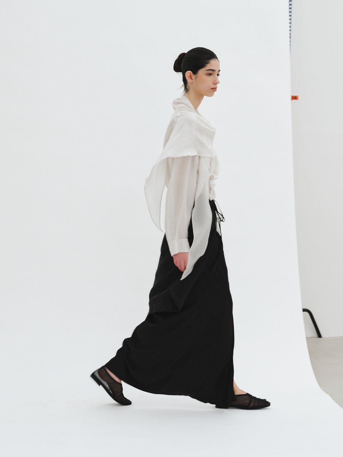 리플레인(REPLAIN) SCARF TIE BLOUSE_LIGHT GREY