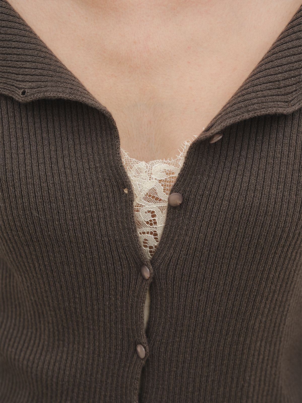 리플레인(REPLAIN) BOAT NECK BUTTON CARDIGAN_DARK BROWN