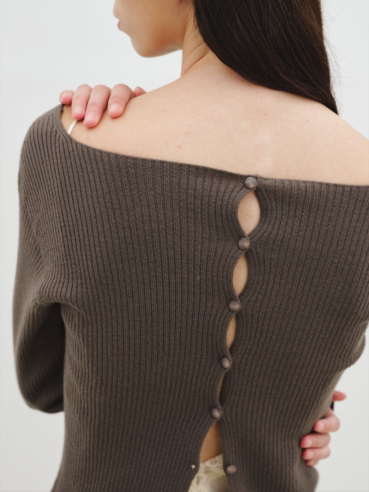 리플레인(REPLAIN) BOAT NECK BUTTON CARDIGAN_DARK BROWN