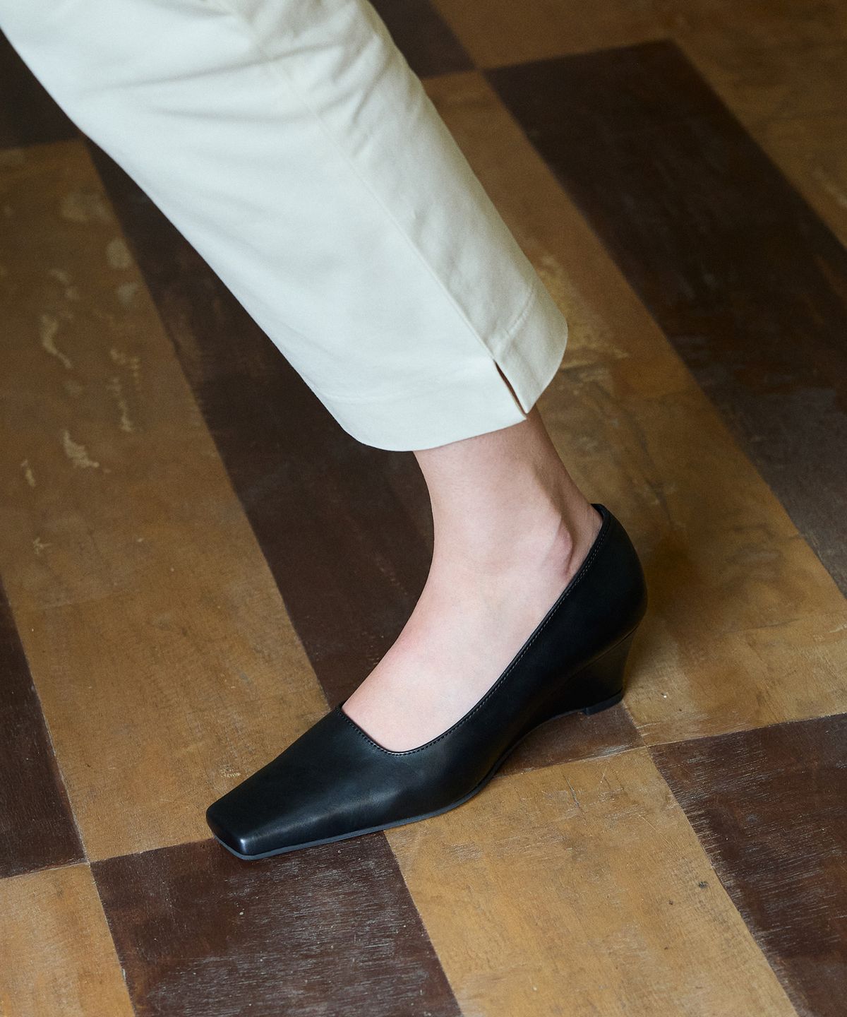 에퓨레(EPURE) BOTAE Square Wedge Pumps (3color)