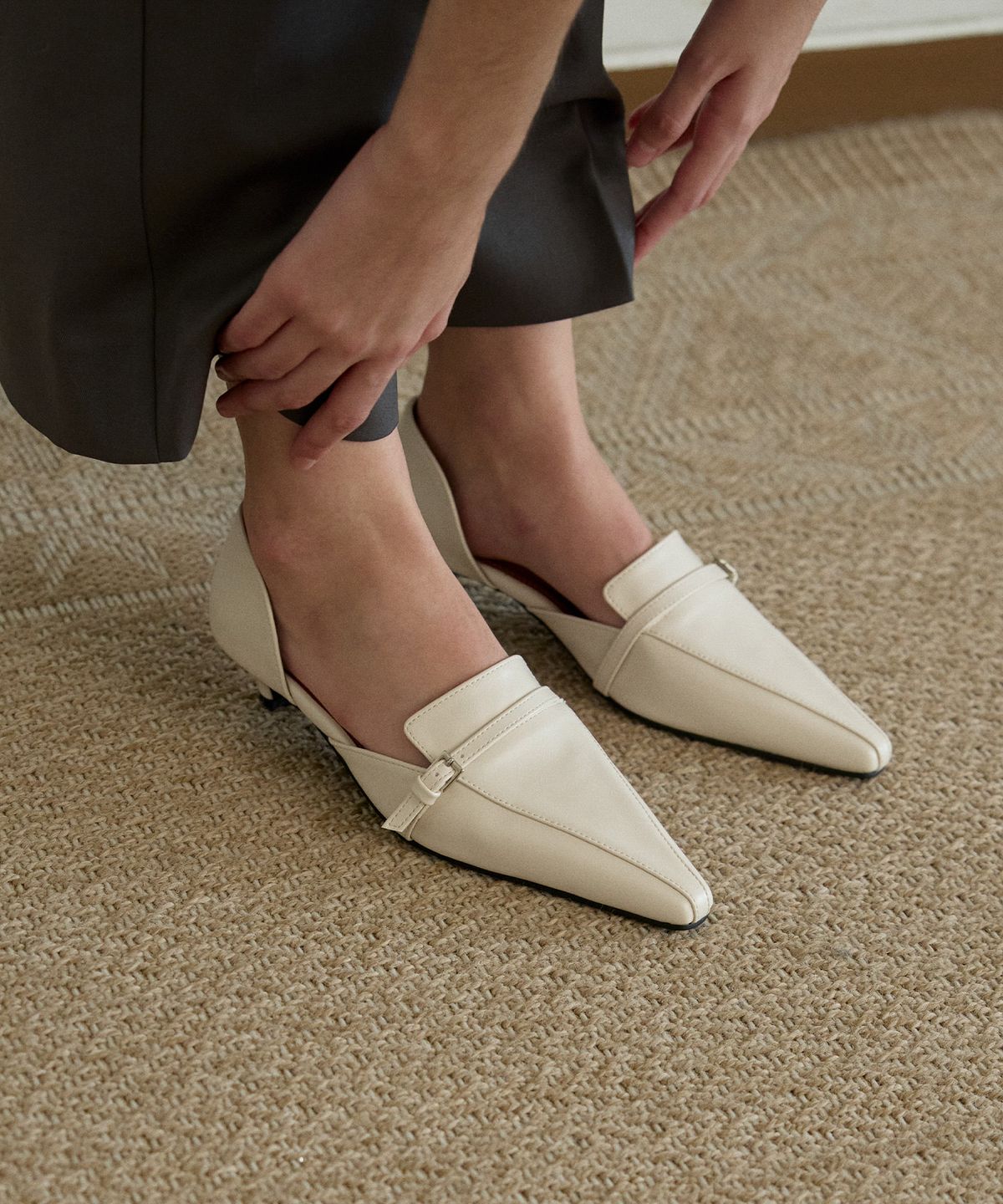 에퓨레(EPURE) TIEN Buckle Pumps (3color)