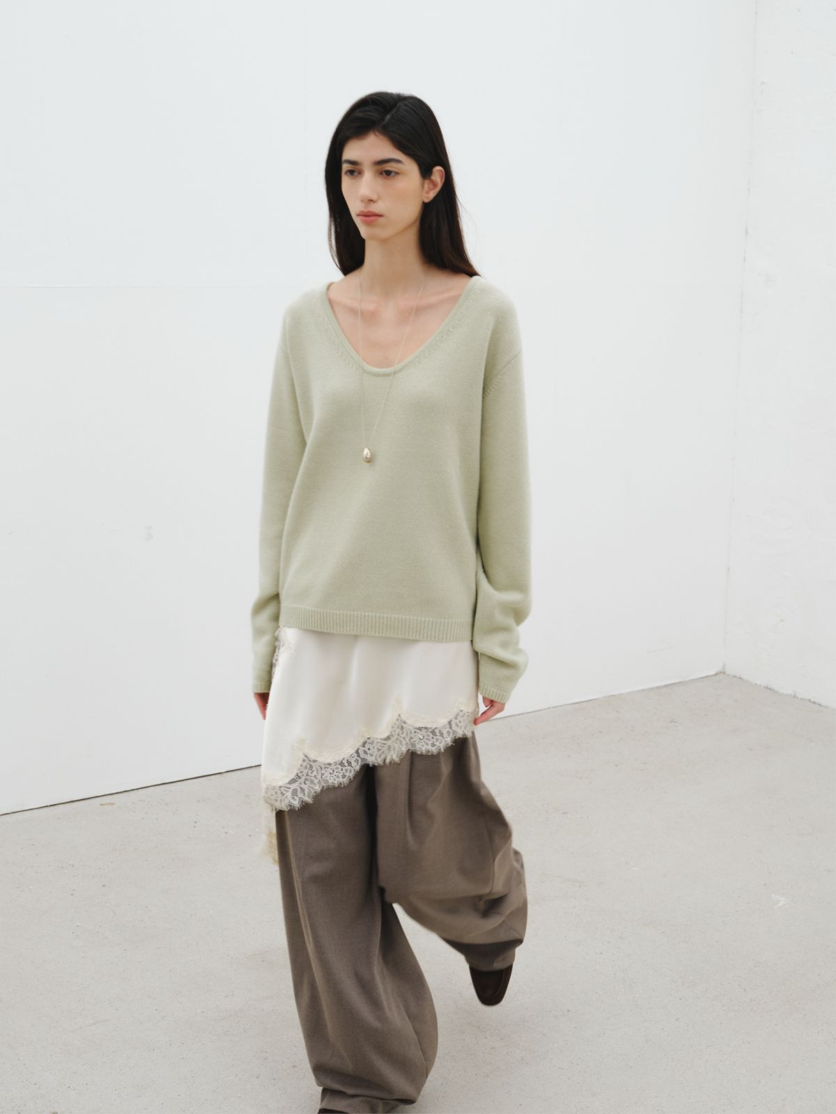 리플레인(REPLAIN) CASHMERE BLEND U-NECK KNIT_LIGHT GREEN
