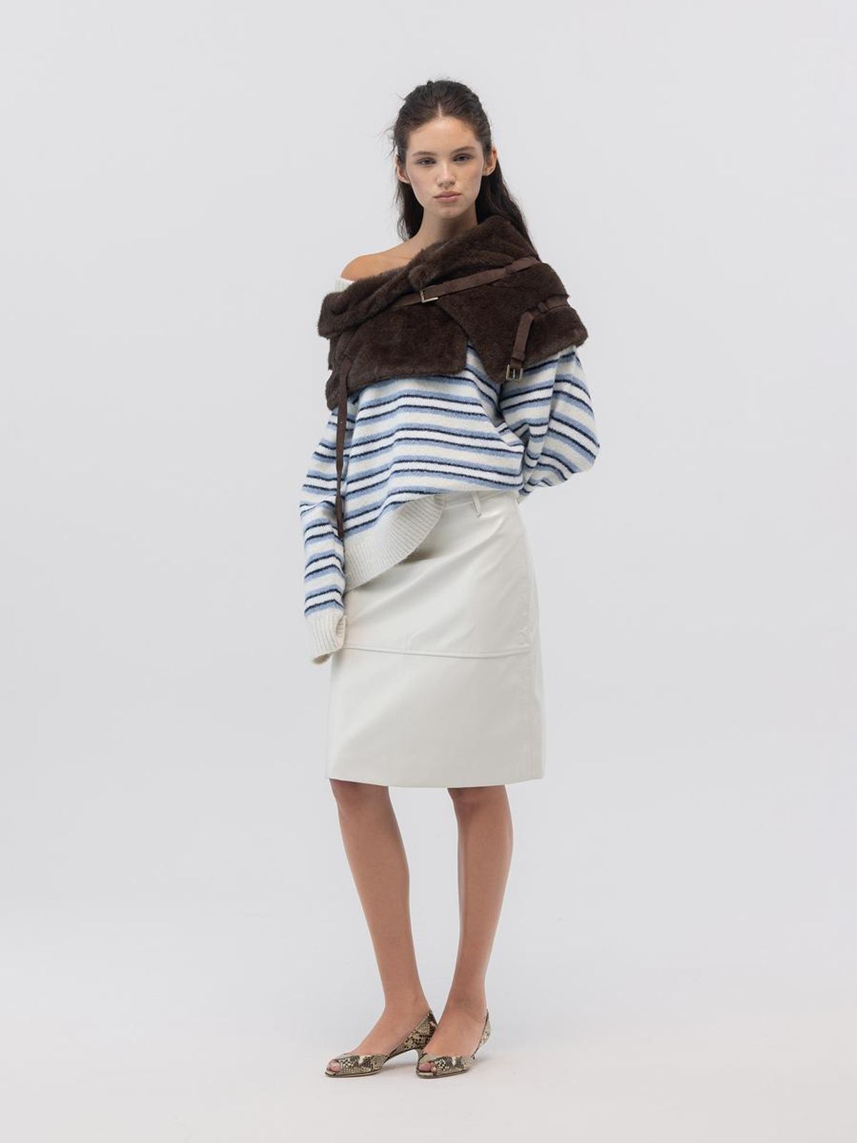 글로니(GLOWNY) FLUFFY BELT SKIRT (DARK BROWN)