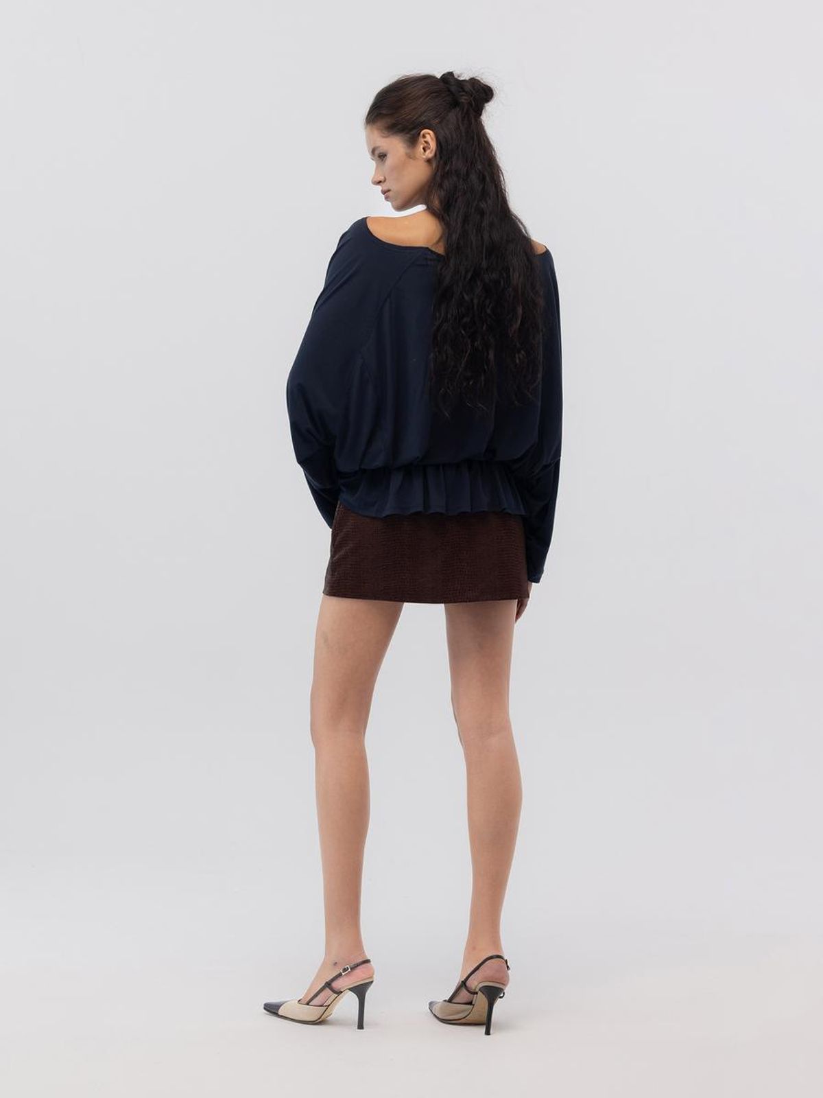 글로니(GLOWNY) MATTE CRACK MINI SKIRT (BURGUNDY)