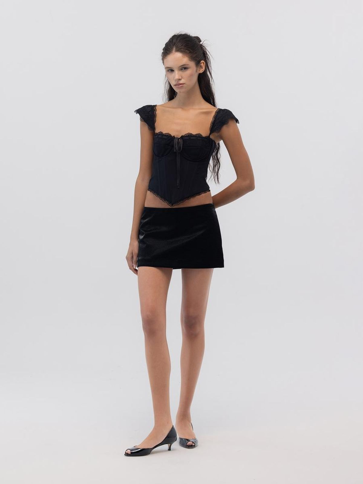 글로니(GLOWNY) MATTE CRACK MINI SKIRT (BLACK)